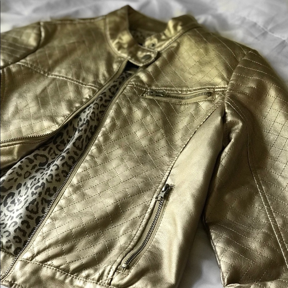 METALLIC GOLD JACKET BRAND NEW😍✨⚡️